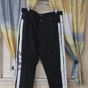 Trestles Men Jean Size 42/34 Black With White Strip Down Side